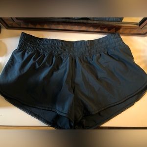 Lululemon Hotty Hot Shorts 2.5